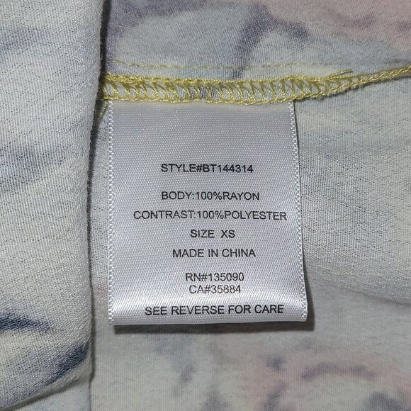 XS | Black Swan | Contrast Trim Floral Button-Up Blouse - Picture 5 of 5